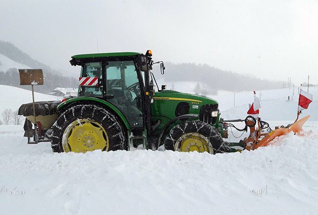 Der Schweizer Bauer: Kleine Passagiere auf Papas Traktor